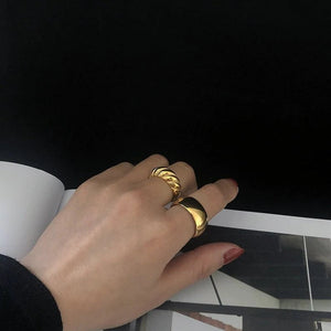 UPPER 200 - Apparel & Accessories > Jewelry > Rings Mason & Madison Croissant Dôme Ring