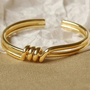 UPPER 191 - Apparel & Accessories > Jewelry > Bracelets Gold Open Cuff Spiral Bracelet